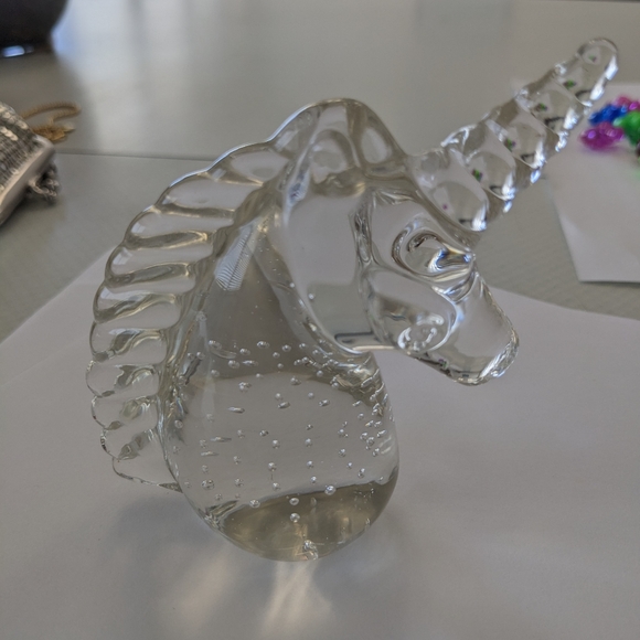 EVC CONTROLLED BUBBLE CLEAR GLASS UNICORN PAPERWEIGHT - Picture 6 of 6